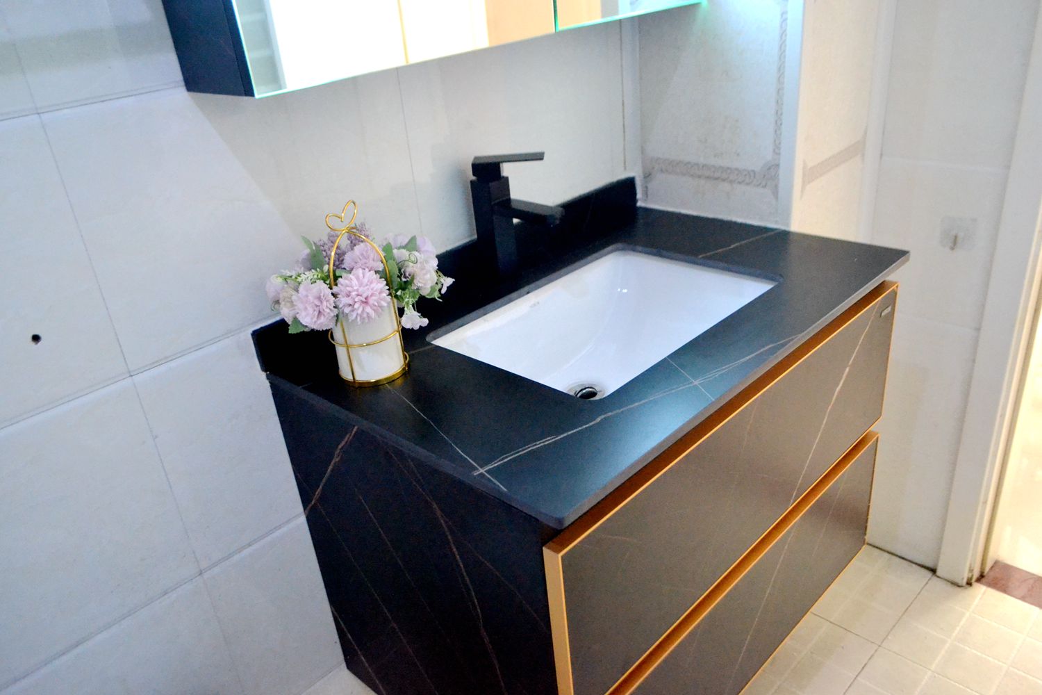 希箭浴室柜和联勒浴室柜哪个更好,希箭铝合金浴室柜质量怎样