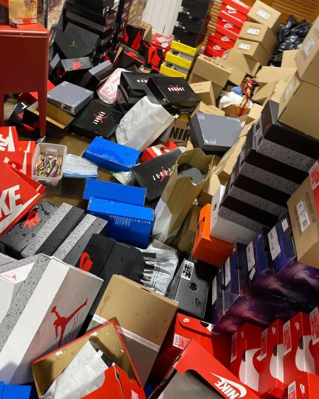 超强暴雨致纽约内涝,纽约大暴雨鞋仓被淹