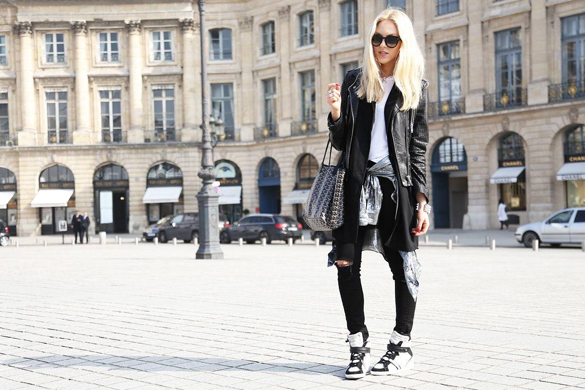 顾佳用奢侈品包包挤不进贵妇圈，纽约市民却用包把狗狗带上了地铁