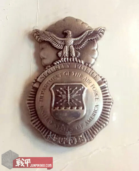 空军宪兵第四部分：安全部队制服配饰中的特色元素