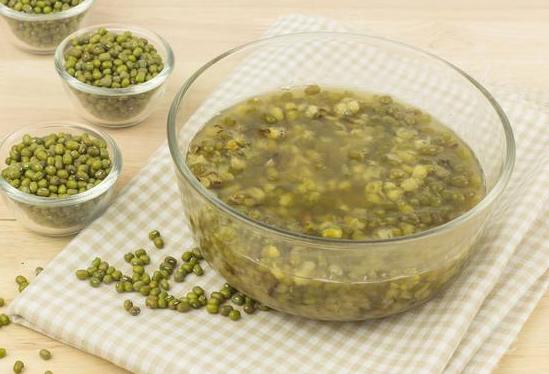 绿豆汤一煮就变红？掌握这些小技巧，绿豆汤快速软烂开花，不变色