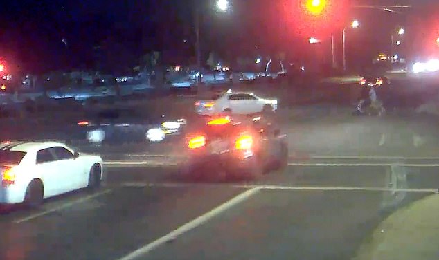 女司机醉驾开车撞人,女司机醉驾撞小车