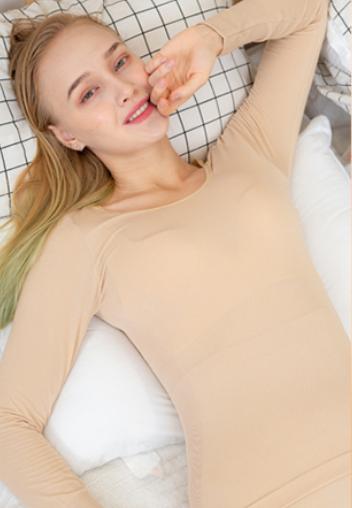 杨幂赵丽颖冻到飙泪,赵丽颖走红毯冻人