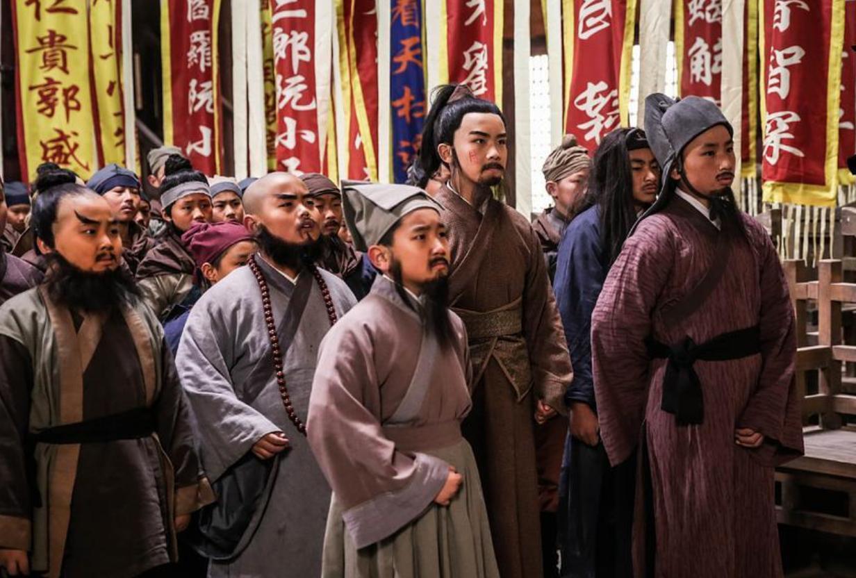 水浒中真正伪善的是何人？不是宋江吴用，李逵看似忠义实则是小人