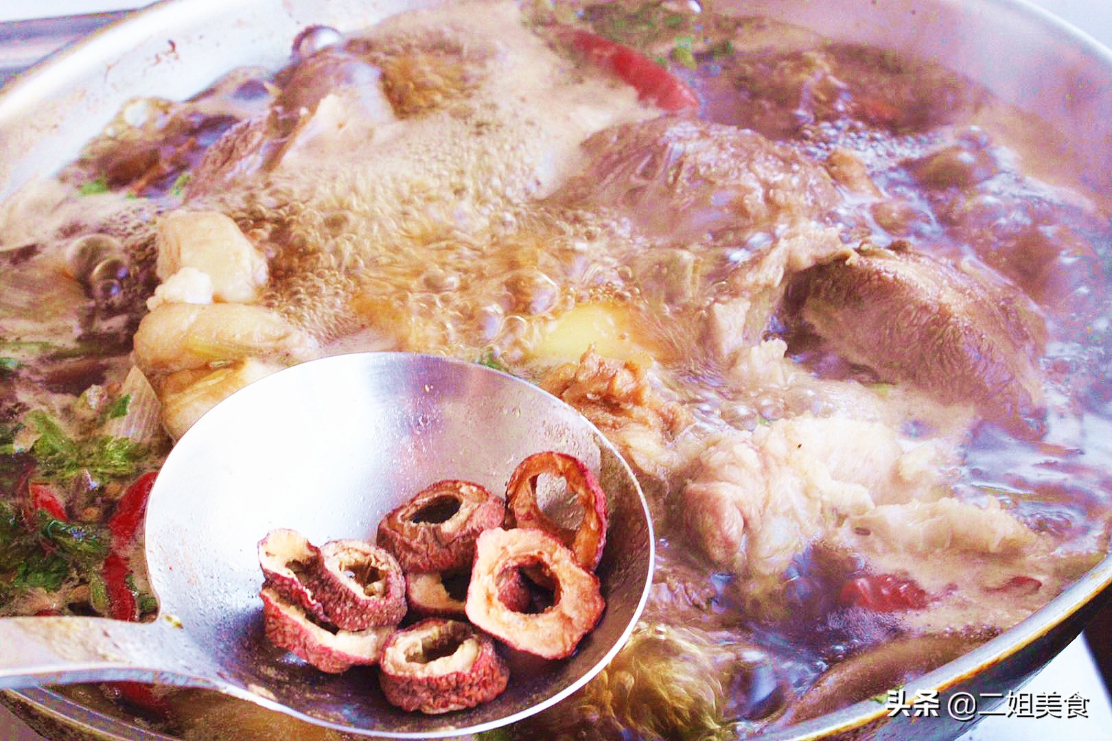 酱牛肉讲究三酱三泡,酱牛肉放什么才烂得快