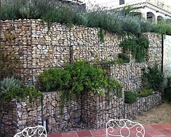 庭院的节奏感，来自于坡度的“琴键