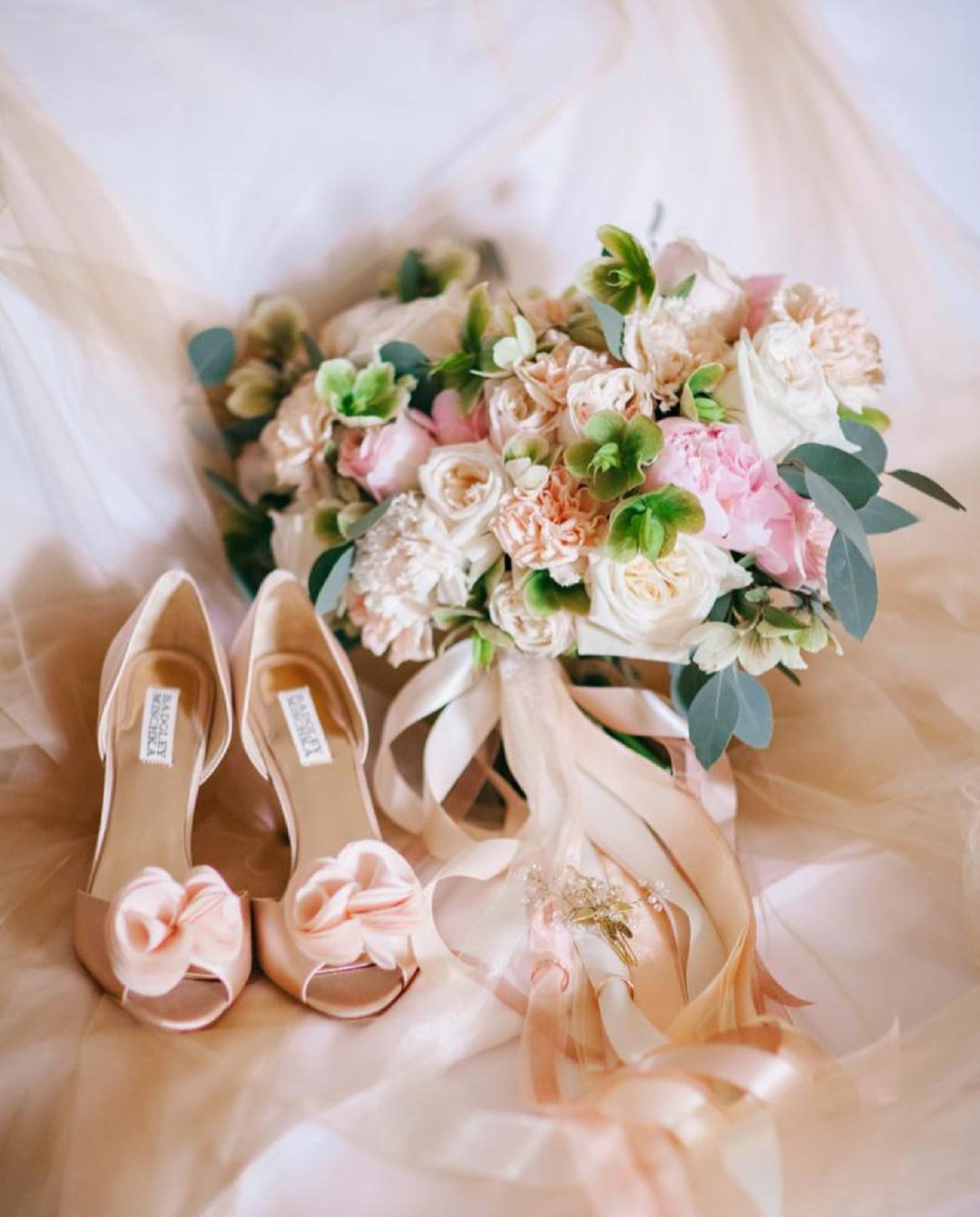 旅拍婚纱照风格如何选衣服,怎么拍时尚婚纱照攻略