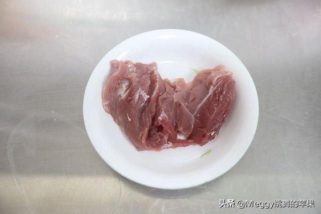 1块面擀一擀，空心烙饼鼓囊囊，夹上烤肉真叫香，国庆假期就吃它