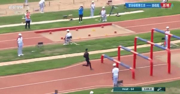 像*弹子**一样快!卡车司机重返军营打破世界纪录,这个中国男人火了