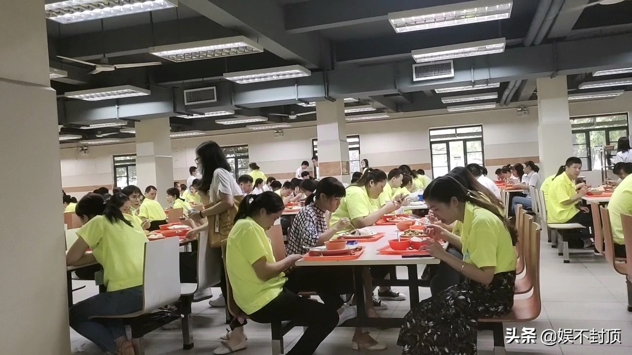 东莞石碣最大的电子厂，工厂变化到底有多大，员工都是这样去上班