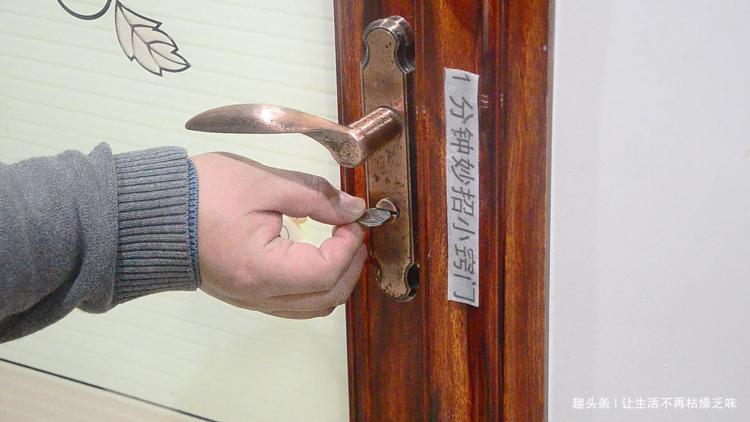 门被反锁了怎么快速开锁,门被反锁不用找开锁匠