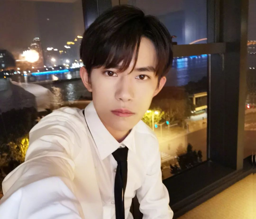 看了三遍才看懂男孩的眼神完整版,看了三遍才看明白男孩子的眼神