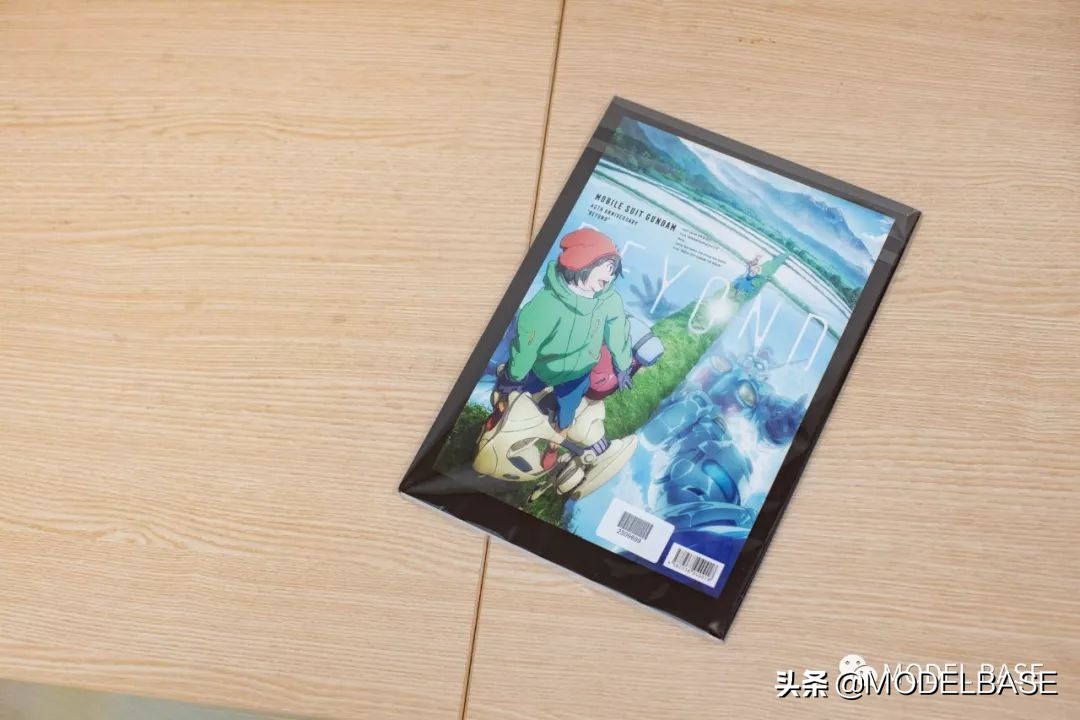 机动战士高达典藏版送的模型,高达纪念手册
