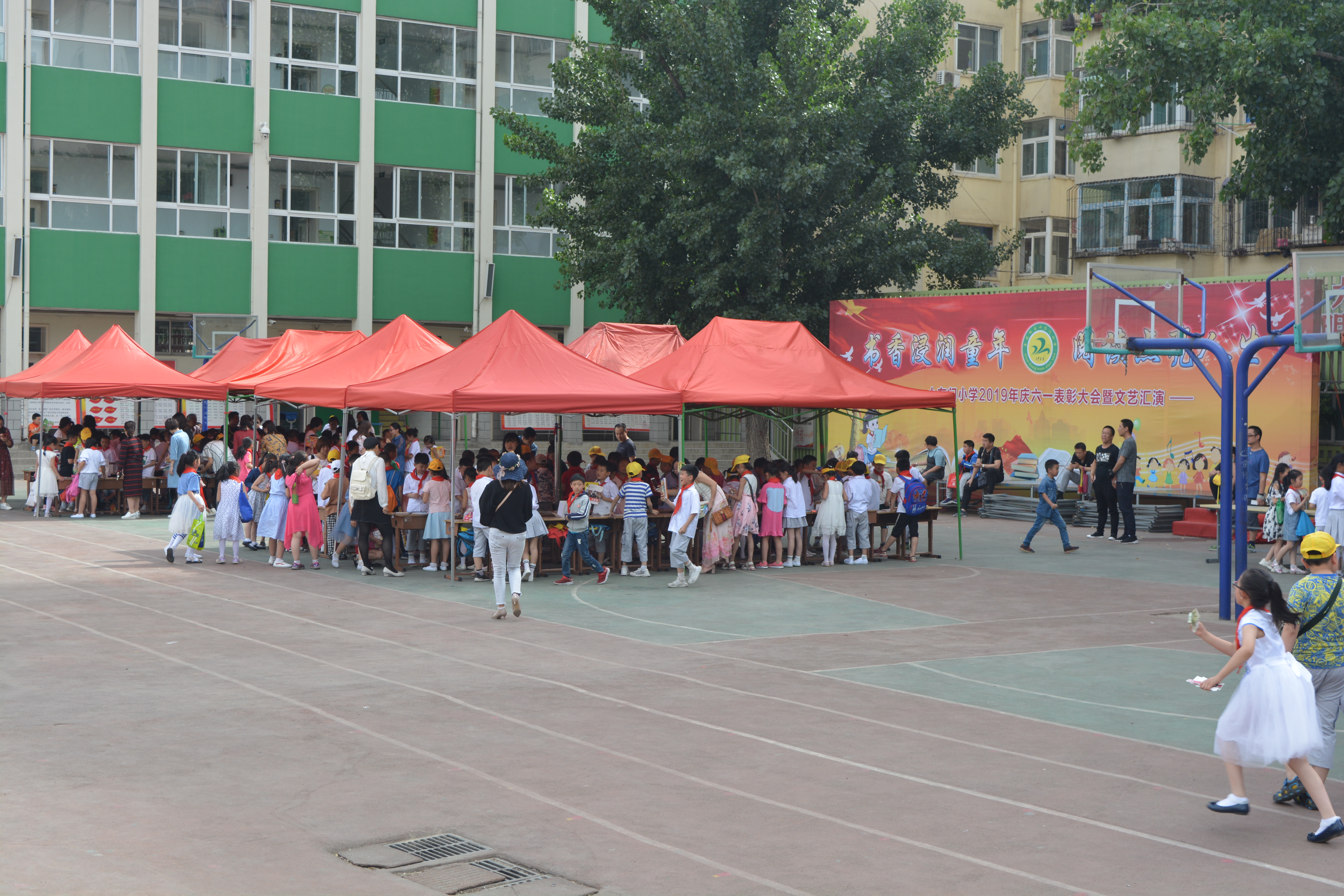 书香浸润童年阅读点亮人生幼儿园,太原解放路小学庆六一活动