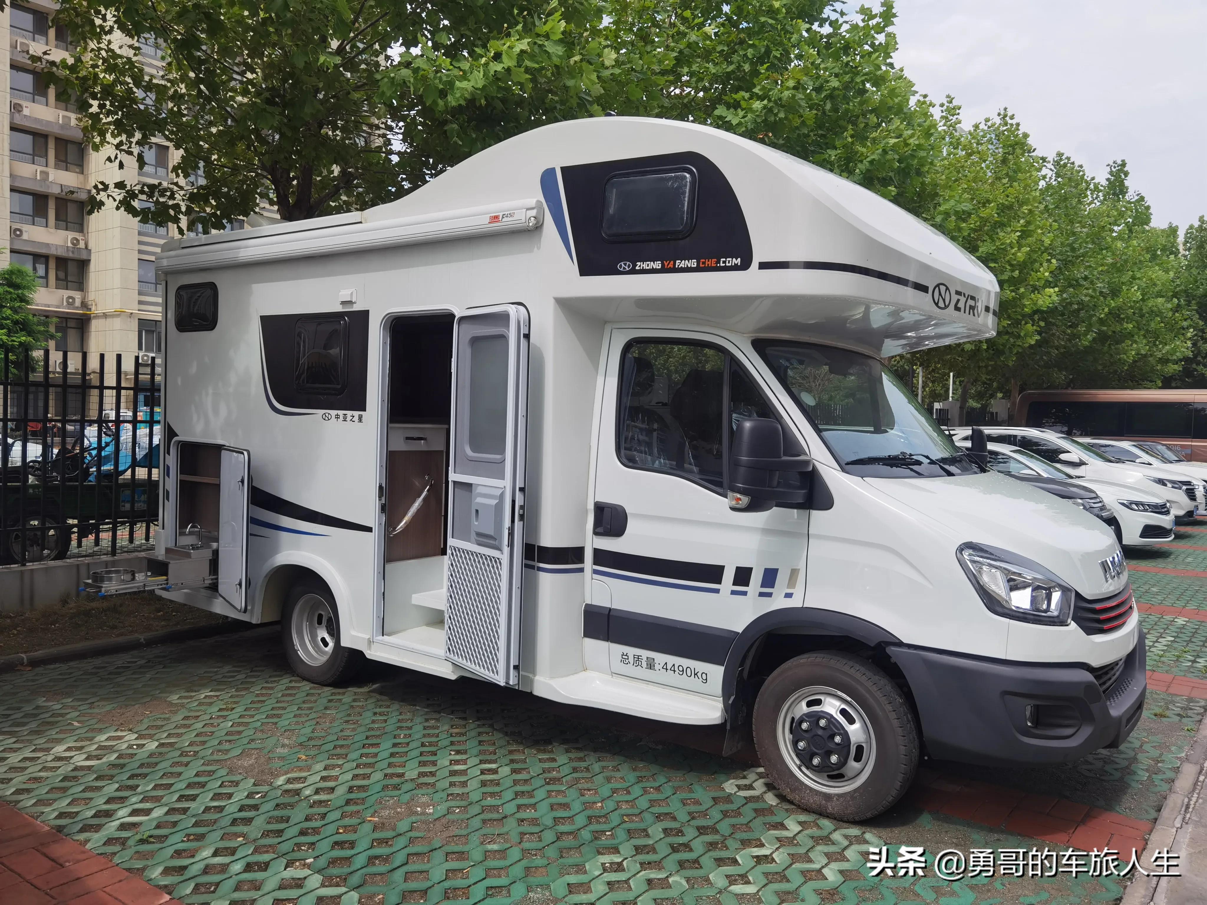 依维柯b型6座房车最新款价格多少,国六进口6.5吨依维柯房车无拓展