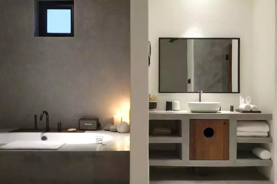 把泳池搬进沙漠,圈黄河做庭院,一个男人的西部世界,可以有多野