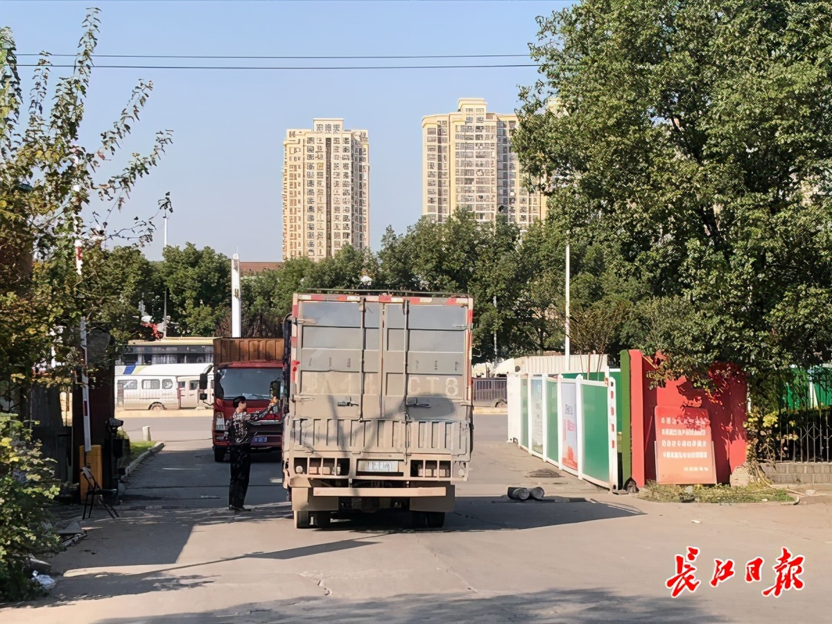 乱收停车费的鑫汉物流园整改了，网友还反映了这些“土霸王”