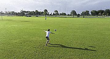 长传球的五个步骤,精准长传教学