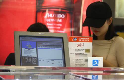 乐天免税店打破单店销售额世界纪录，直逼224亿人民币的背后故事