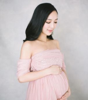 何超盈与何超英很像,何超盈女儿和奚梦瑶