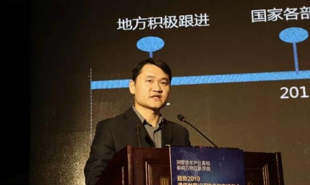 一年就这么一次高品质的ICT技术峰会,观众拍照拍的手软