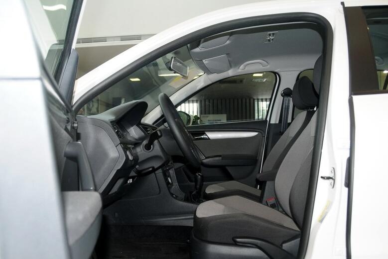 6年车龄的大众朗行值多少钱,朗逸两厢车和朗行有什么区别