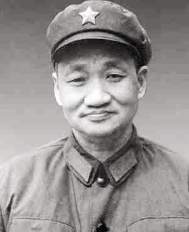 邵华和儿媳刘滨珍贵合影,婆媳其乐融融,邵华非常疼爱儿媳刘滨