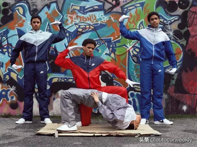 卫衣紧身怎么穿,卫衣装法