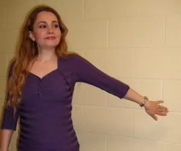 乳房中间位置疼痛是什么器官,乳房有些疼痛怎么回事