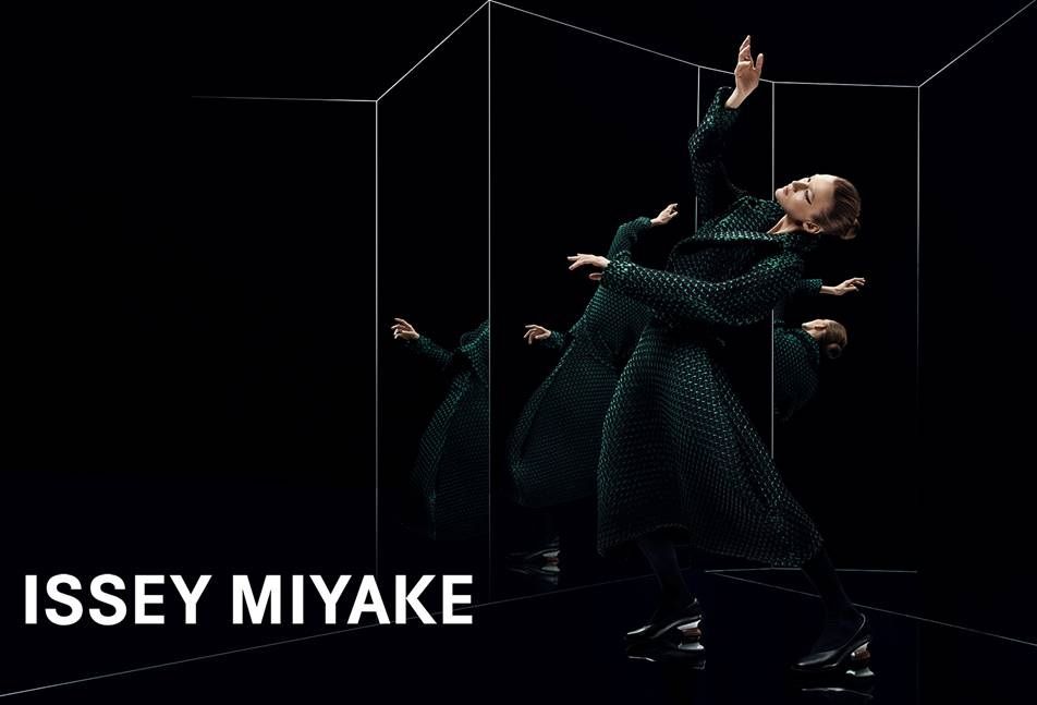 三宅一生的香水与包包，都没有易烊千玺身穿的三宅一生衬衣火！