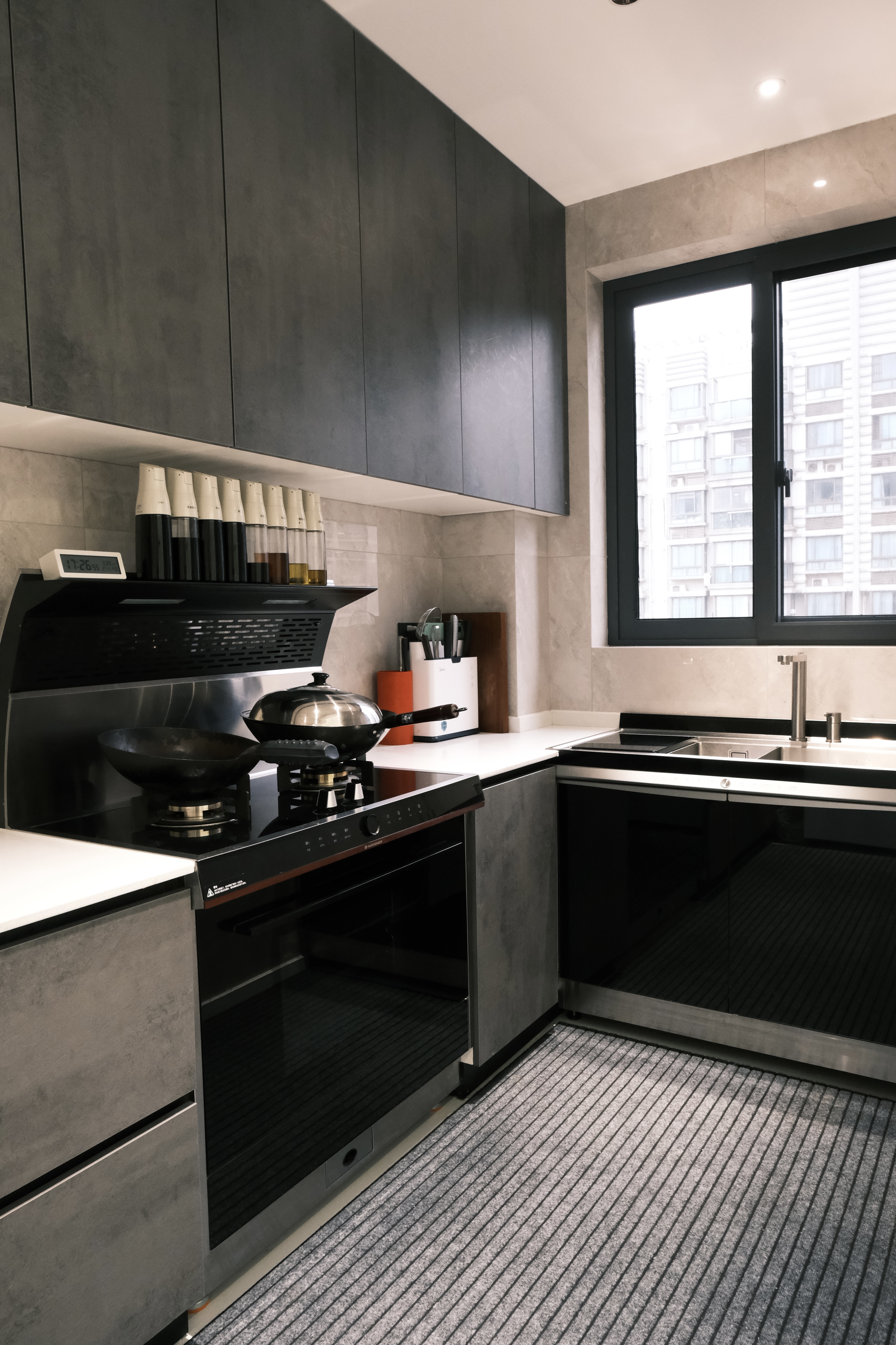 小厨房装修全攻略,厨厨一体化厨房