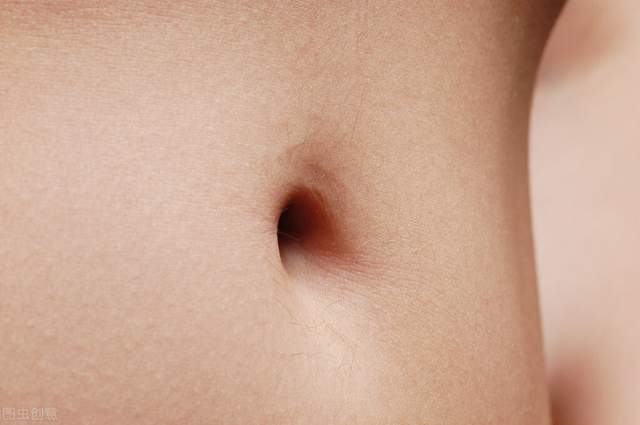 肚脐眼用显微镜放大1000倍,抠肚脐眼里的泥全过程