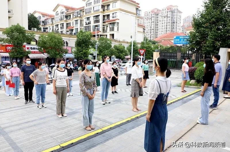 合肥工业大学欢迎新同学,热烈欢迎各位新同学返校