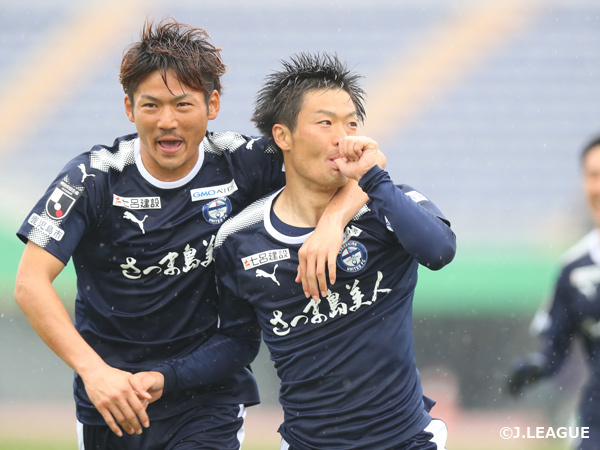 日乙首轮爆冷！门将愚蠢失误+半场狂进7球，鹿儿岛4-3掀翻德岛！