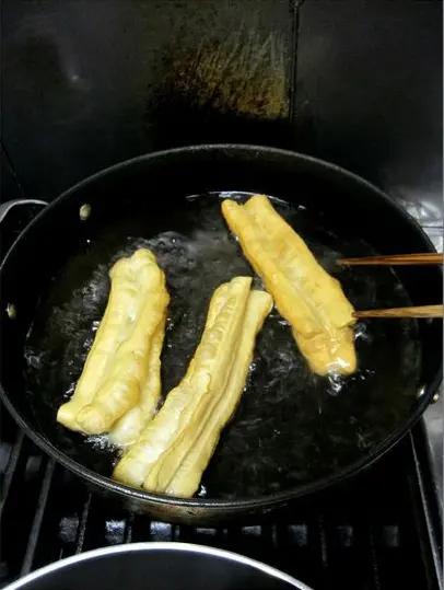 油条和面技巧油条蓬松,油条面怎么发才松软又蓬松