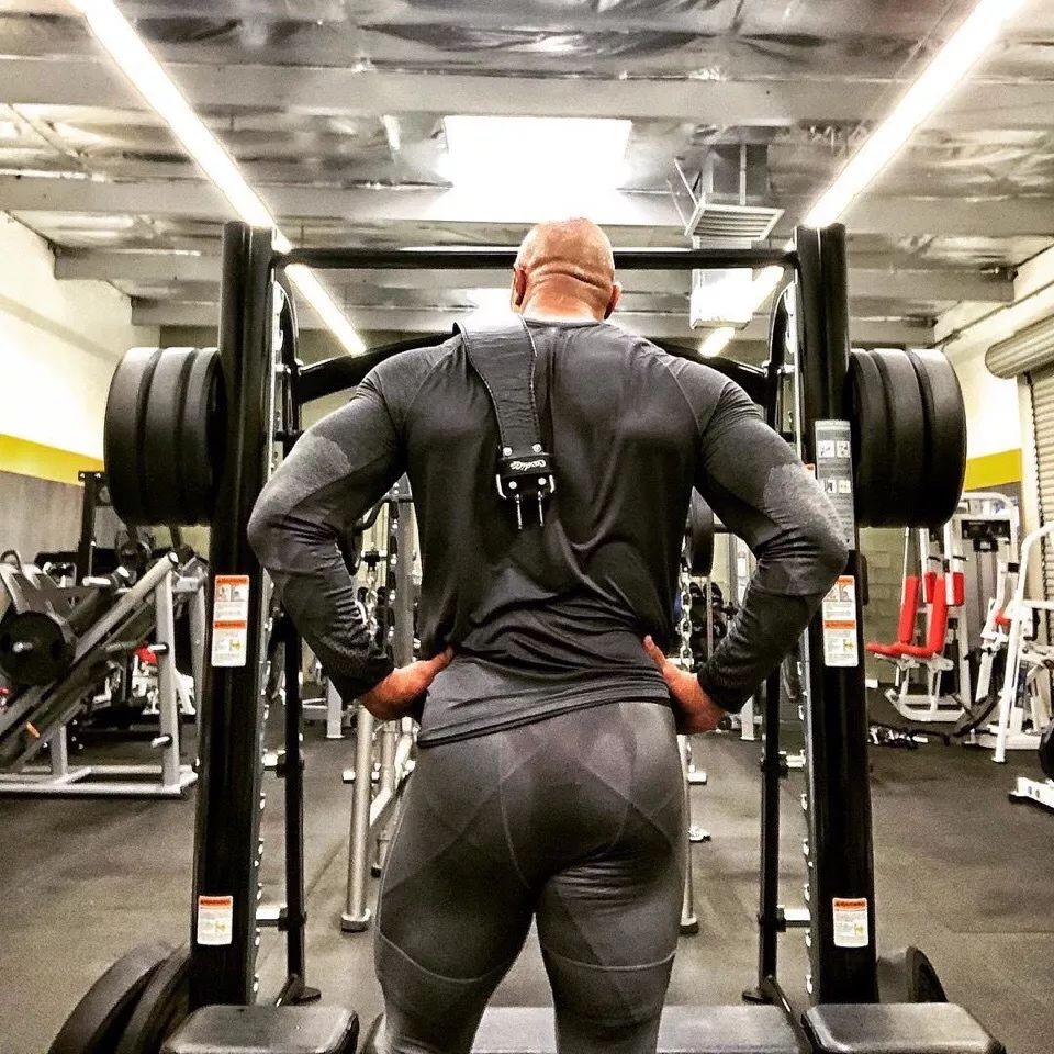 巨石强森健身计划,巨石强森训练时间表