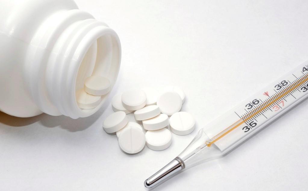 风寒感冒发烧吃哪种退烧药,退热药和物理降温能同时进行吗