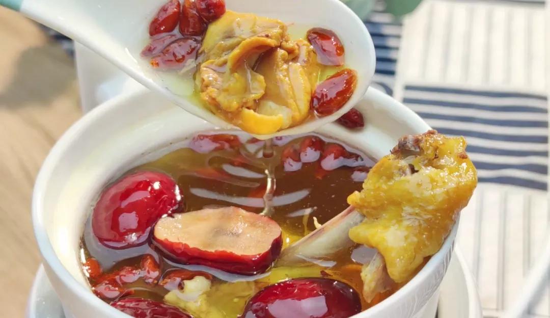 秋天煲鸡汤的最佳搭配,秋天进补的鸡汤