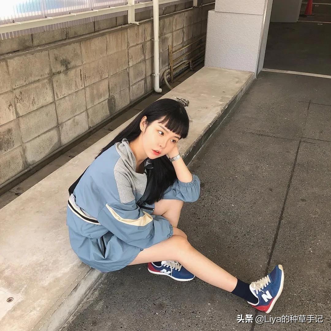 穿错卫衣显胖,宽松卫衣怎么搭配帆布鞋