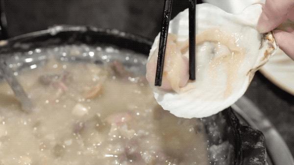 这家噗噗噗的粥底火锅店，稳就一个字