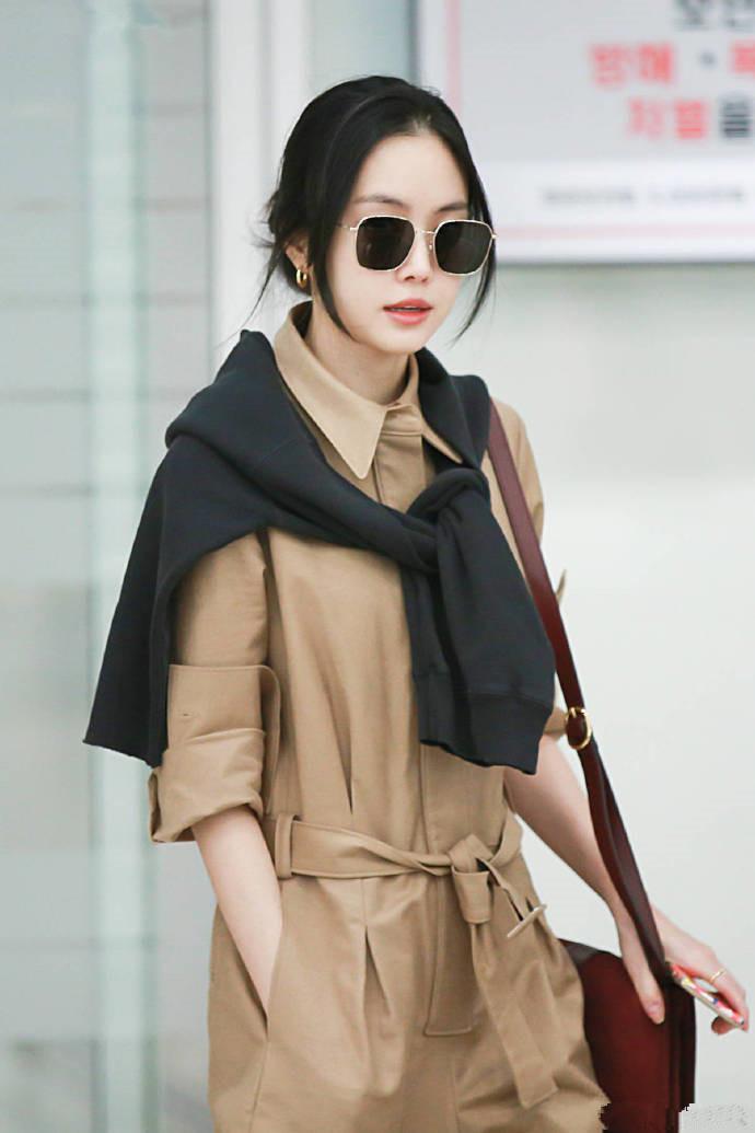 南韩妖精孙娜恩穿搭,孙娜恩春日游穿衣搭配