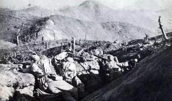 英雄连3步兵集体丢手雷,英雄八连