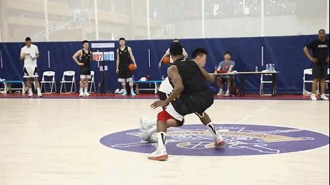 曾凭一己之力单挑法国后防线的人,曾经效力广东东莞cba篮球队的队员