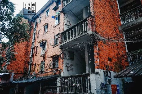 成都同根生,成都北门对比南门