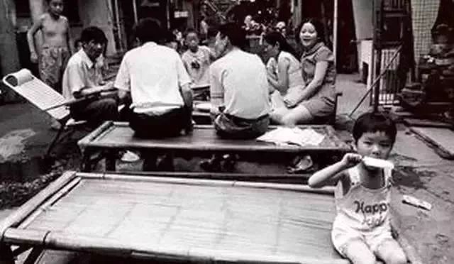 广西梧州1997年身份证,身份证是1999年的照片