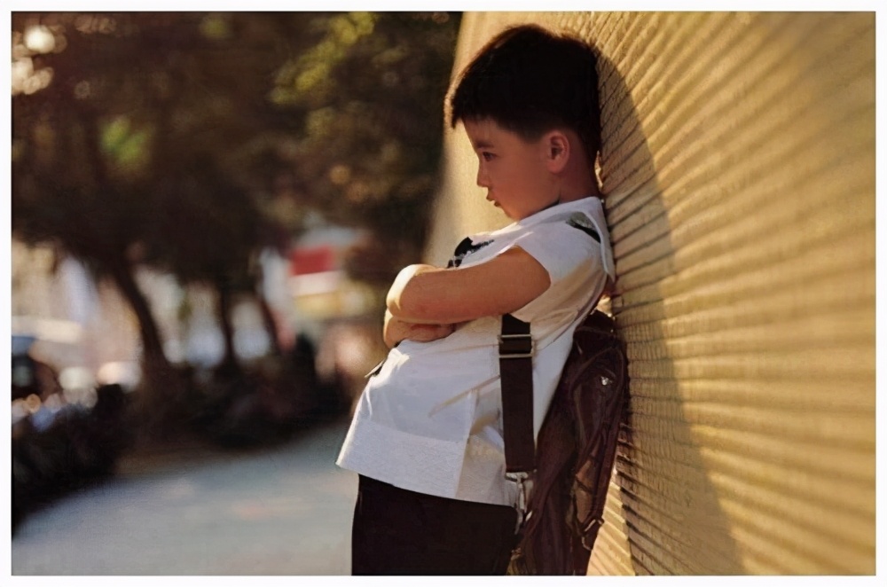 怎样让孩子不自卑内向,如何改变孩子内向害羞胆小的性格