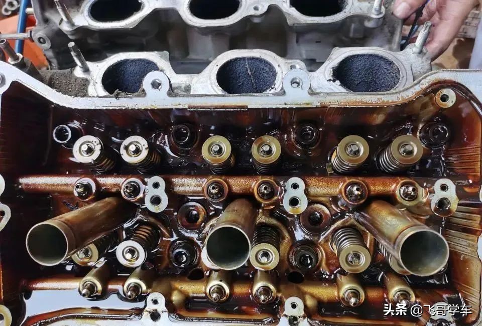丰田皇冠3.0发动机大修有点共振,皇冠发动机烧机油大修