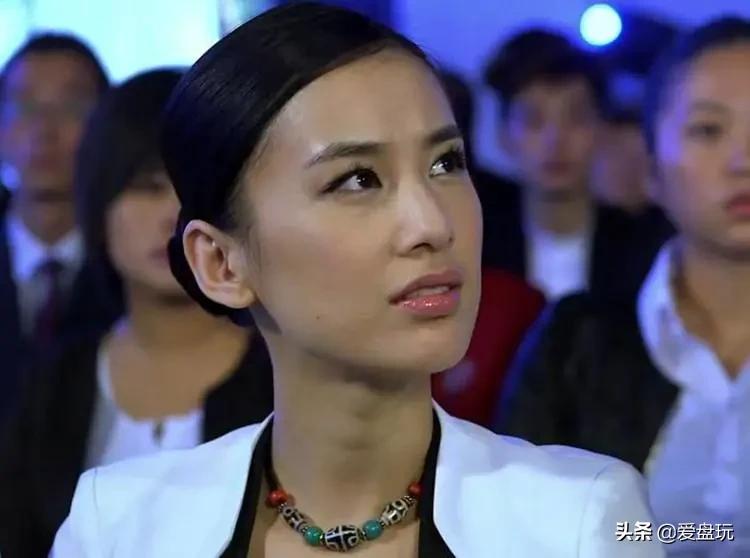 家底吓人！这位姐姐戴的手串，果然不简单