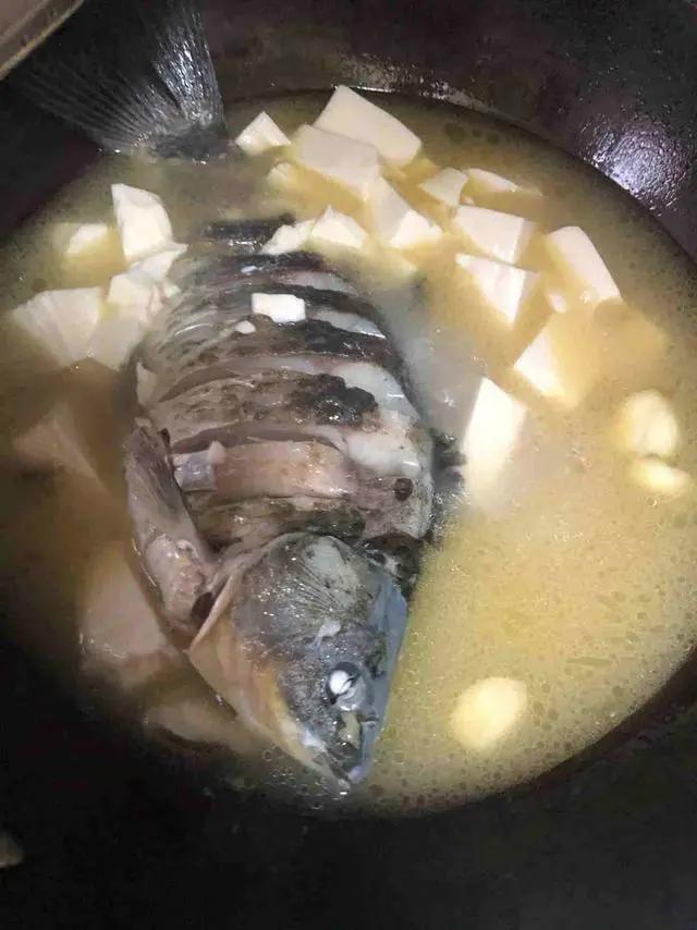 鱼刺卡在喉咙里了喝可乐行吗,鱼刺卡喉咙可别再喝醋了