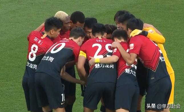 郜林倒地翻滚,郜林倒地回放翻滚特写